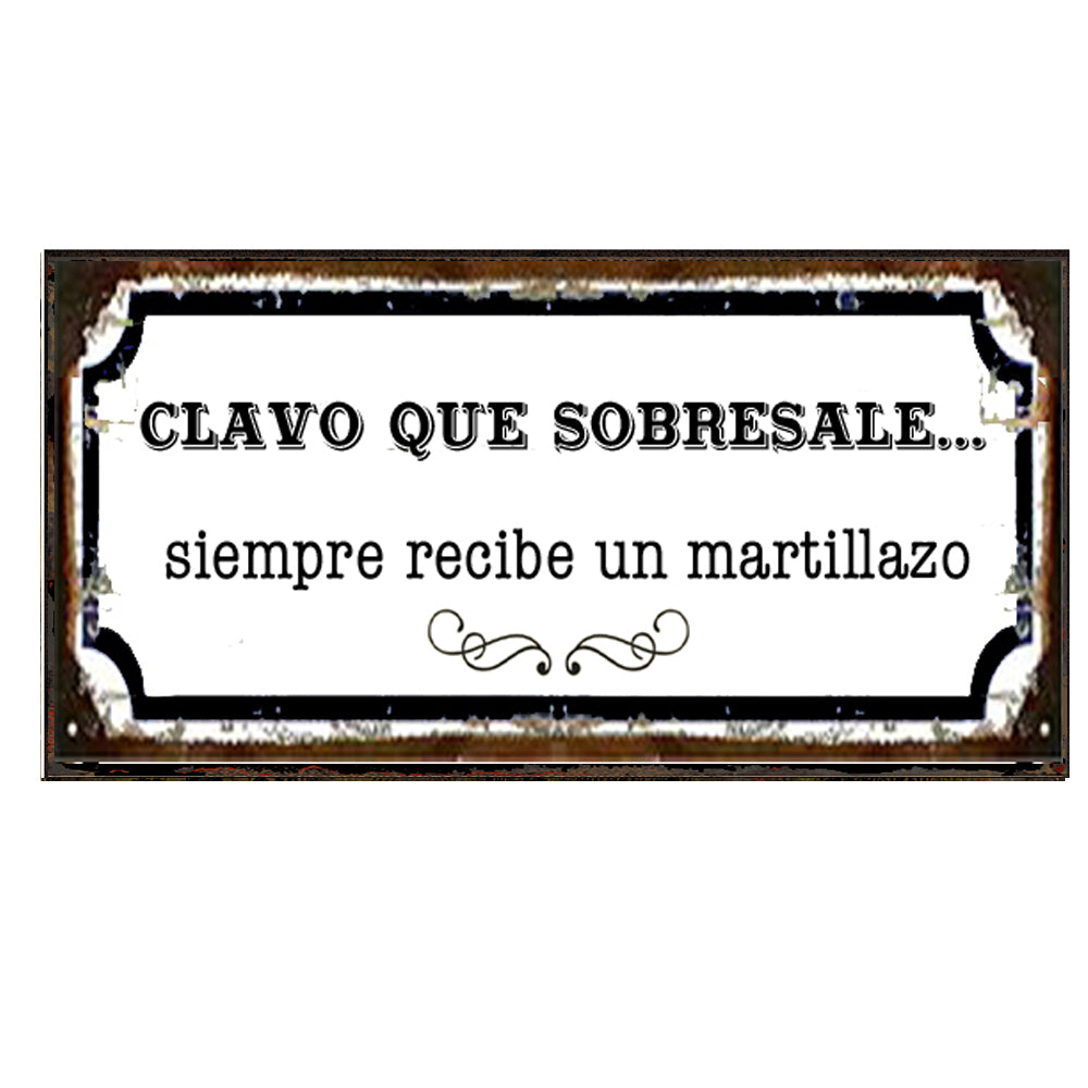 CLAVO QUE SOBRESALE